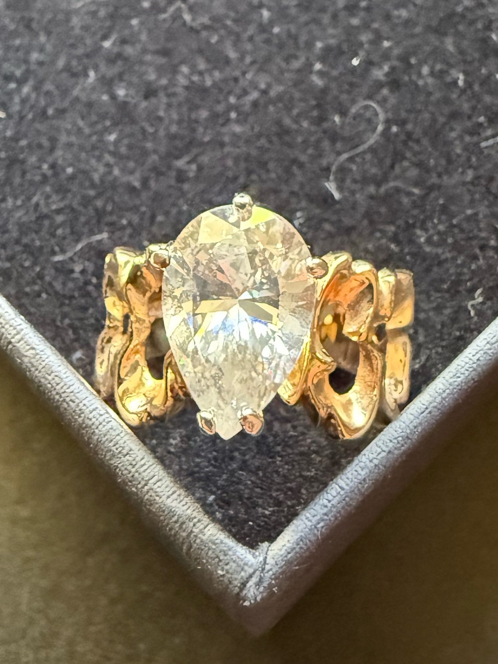 Pear shaped CZ 14K HGE Gold-plated Ring
Sparkling 14K HGE